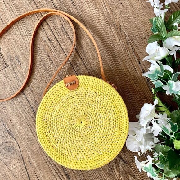 Collection 18 Hand-Crafted round Crossbody. - Picture 1 of 13